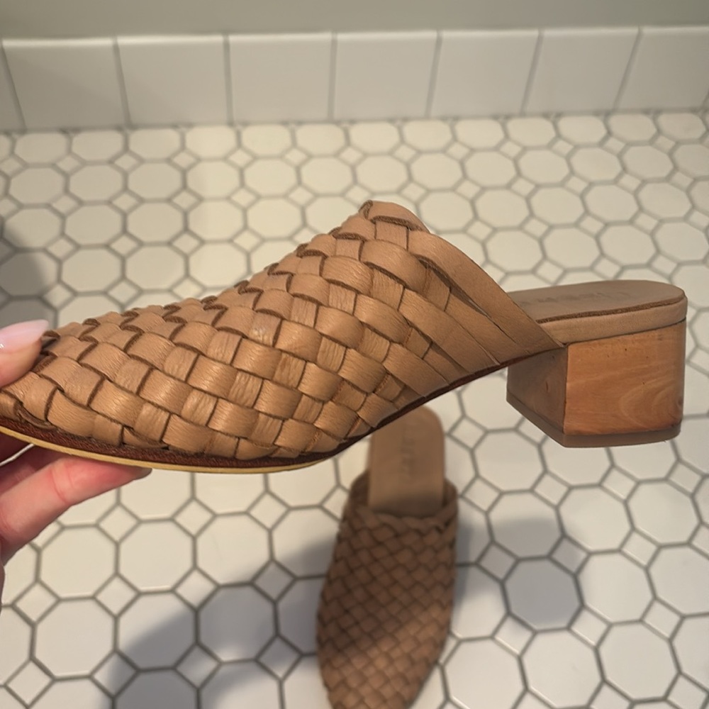 Liberte Bondi Brown Woven Leather Slip On Sandals Mules Women Size US 8